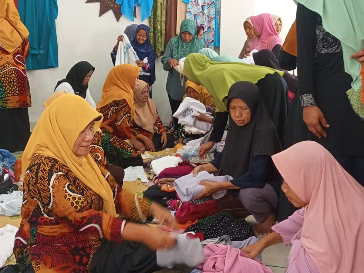 bazar baju bekas layak pakai